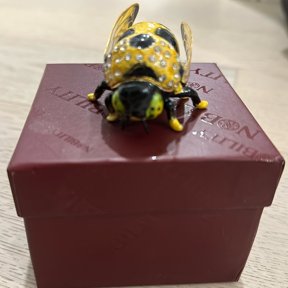 Bumble bee decorative Ceramic and metal painted